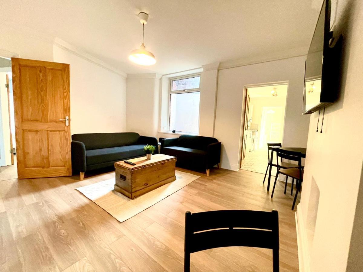 Huge Serviced Apartment With Free Parking Jesmond Exteriör bild