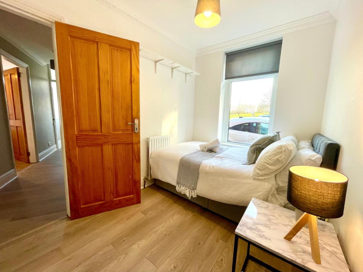 Huge Serviced Apartment With Free Parking Jesmond Exteriör bild