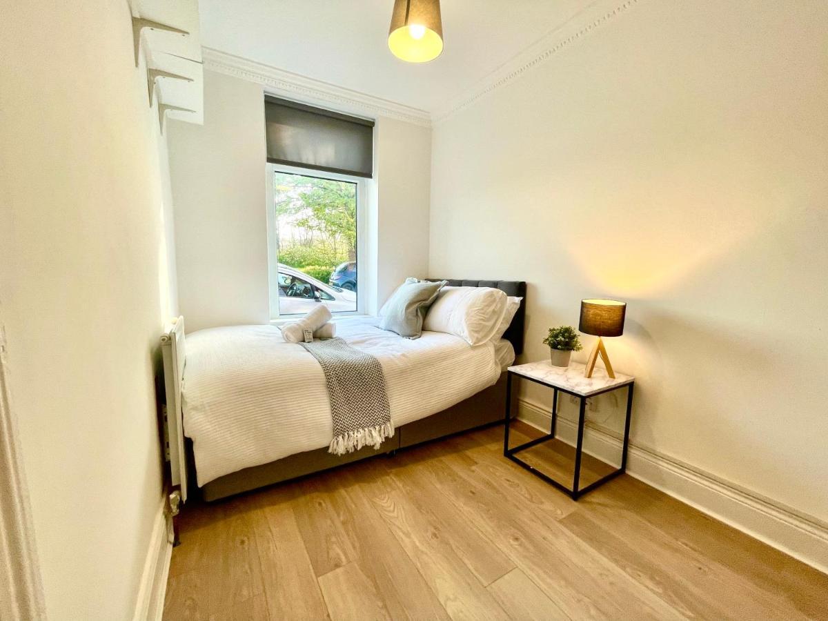 Huge Serviced Apartment With Free Parking Jesmond Exteriör bild