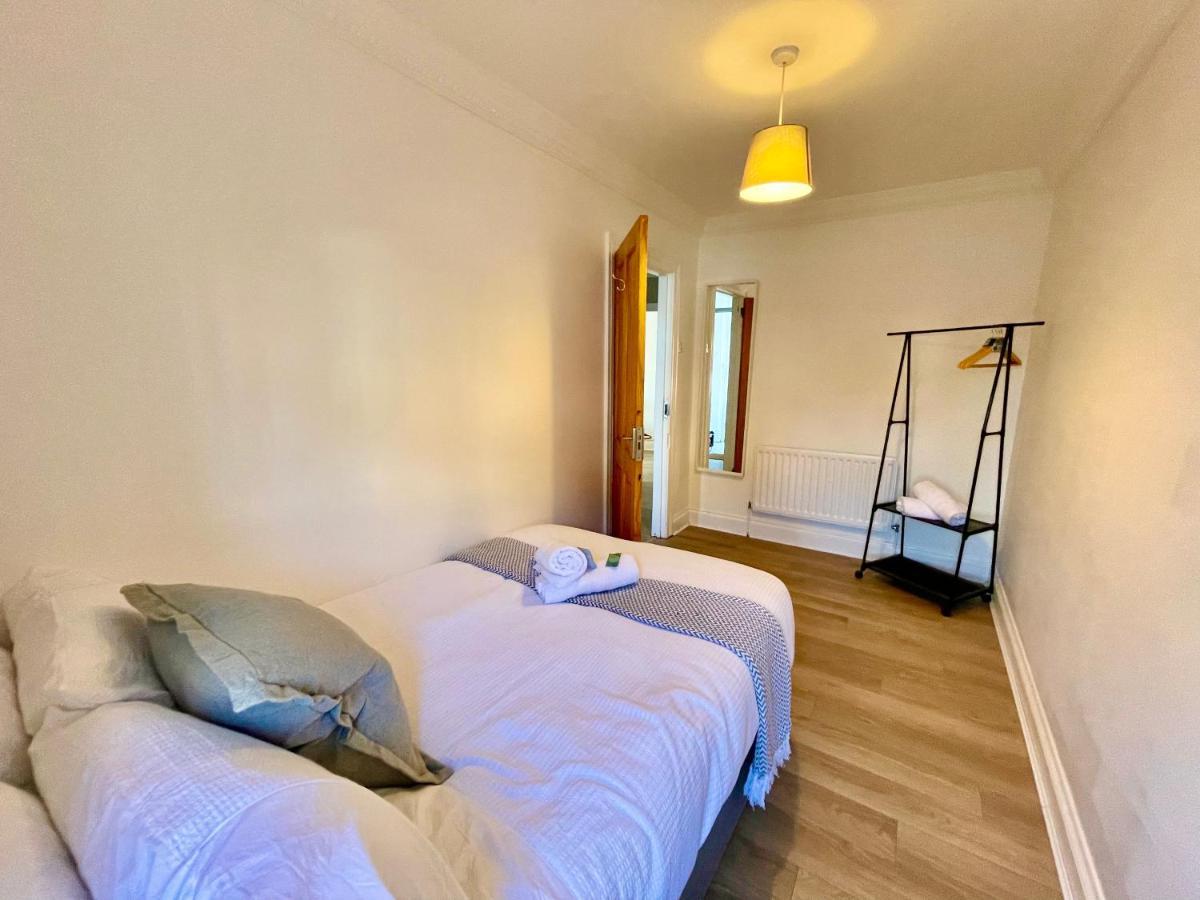 Huge Serviced Apartment With Free Parking Jesmond Exteriör bild
