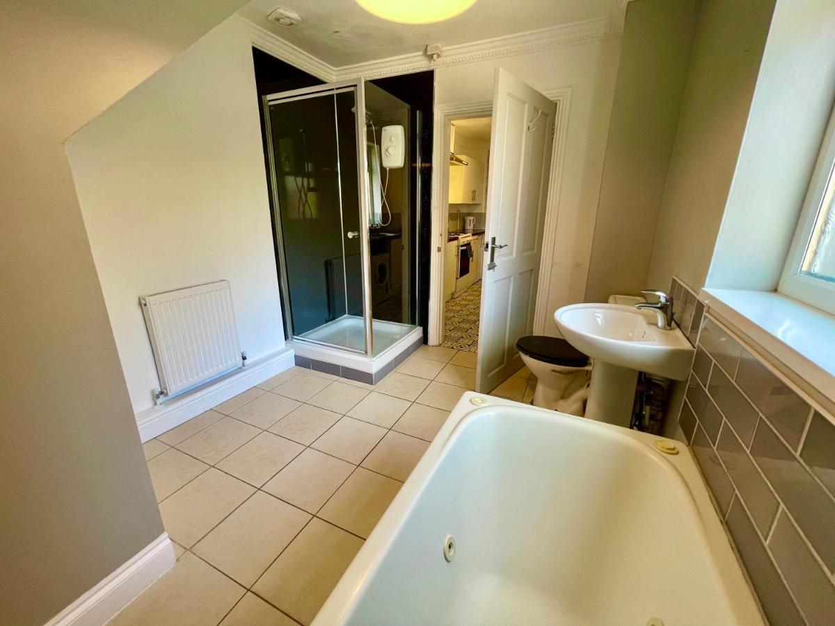 Huge Serviced Apartment With Free Parking Jesmond Exteriör bild
