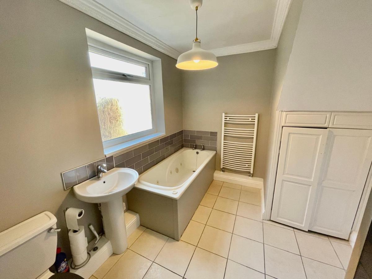 Huge Serviced Apartment With Free Parking Jesmond Exteriör bild