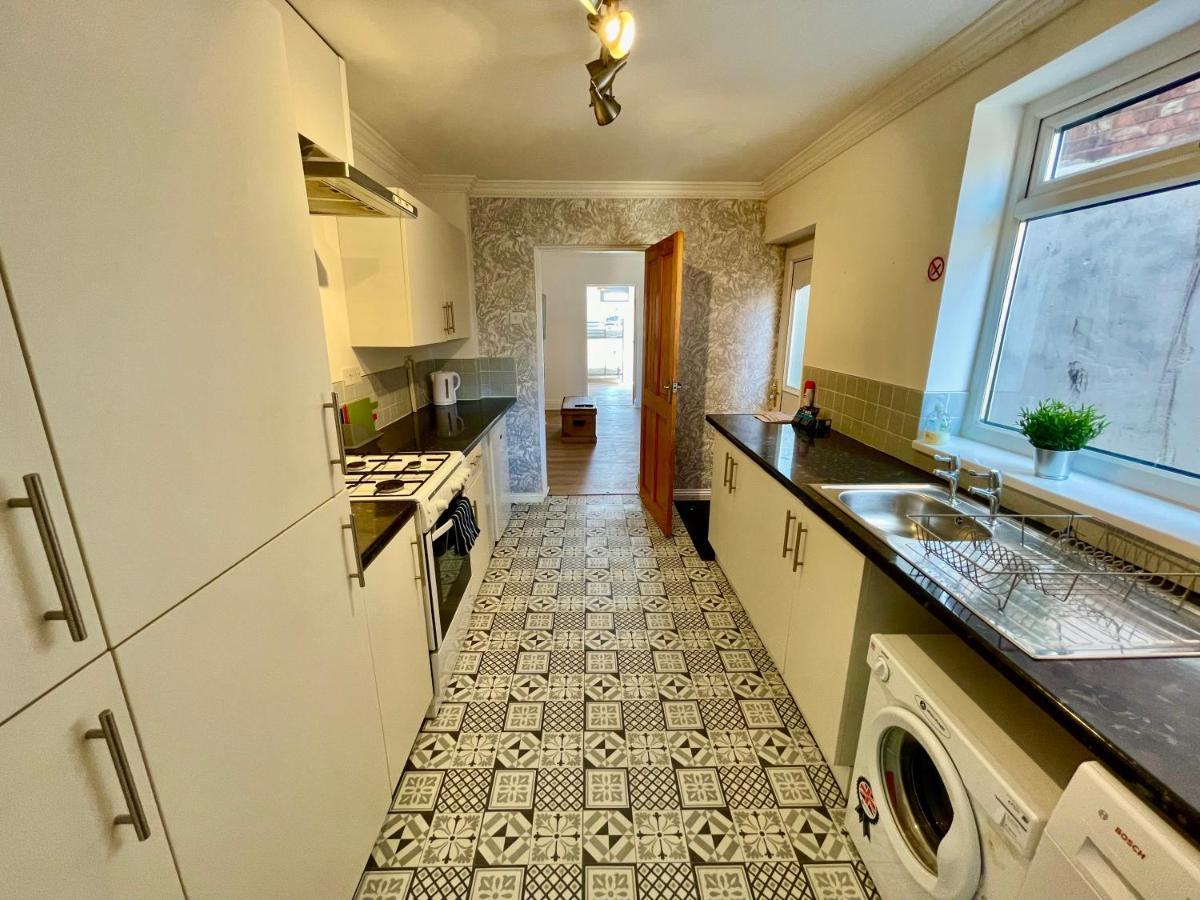 Huge Serviced Apartment With Free Parking Jesmond Exteriör bild
