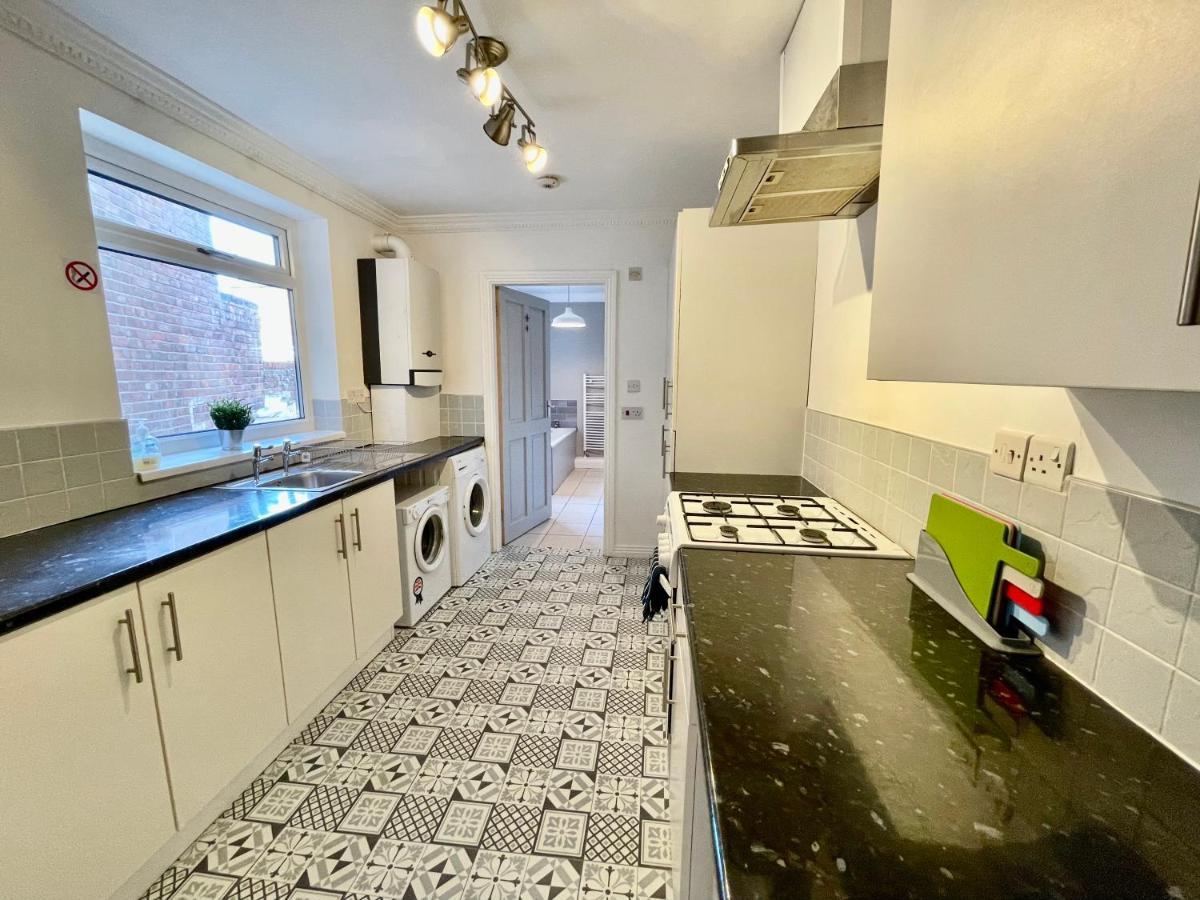 Huge Serviced Apartment With Free Parking Jesmond Exteriör bild
