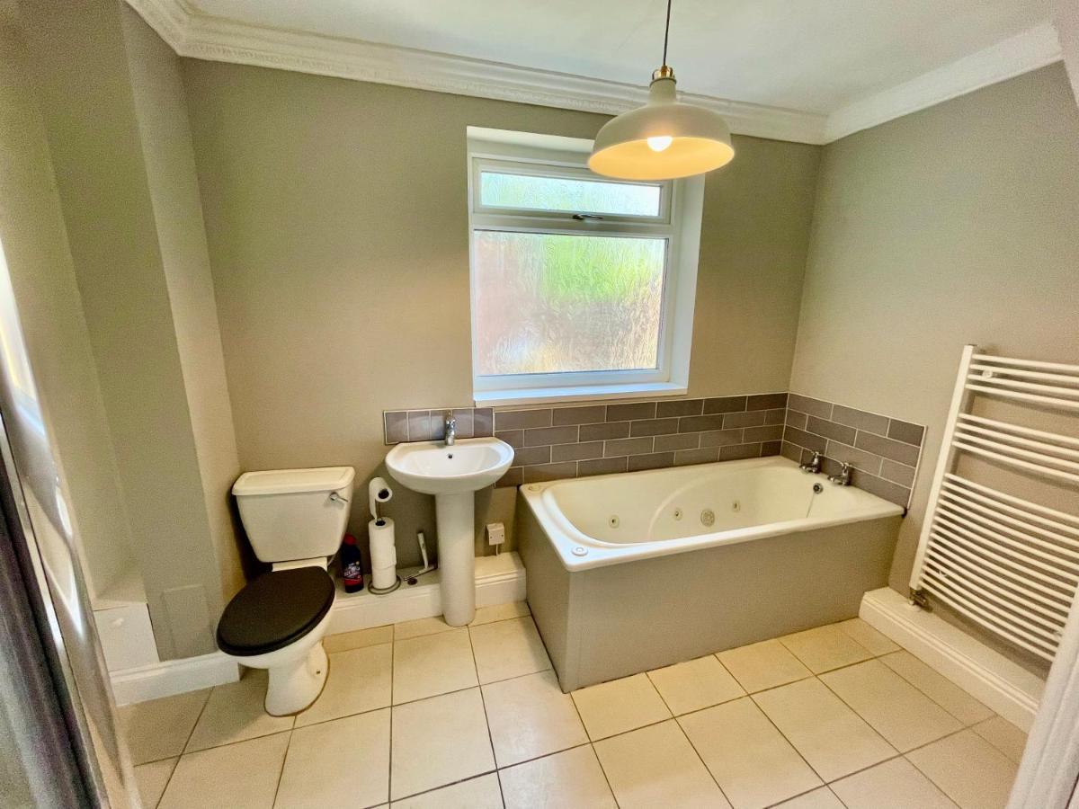 Huge Serviced Apartment With Free Parking Jesmond Exteriör bild
