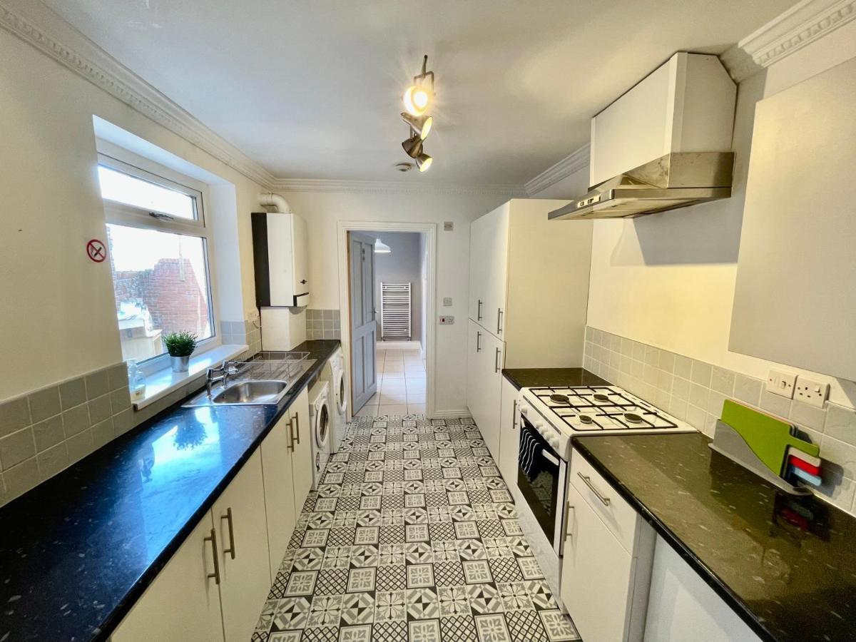 Huge Serviced Apartment With Free Parking Jesmond Exteriör bild